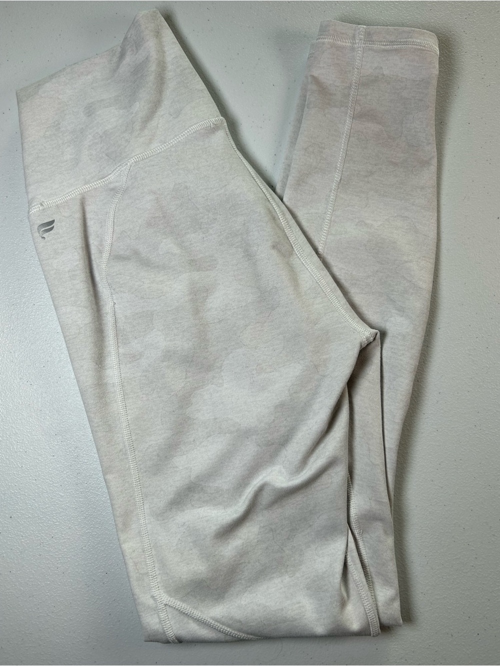 Fabletics PowerHold High Waisted 7/8 Leggings Size XS Light Gray White Camo